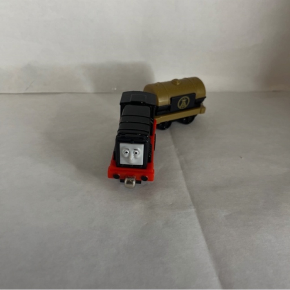 Thomas & Friends Take-n-Play Pull'n Zoom Diesel w/Tethered Oil Tanker